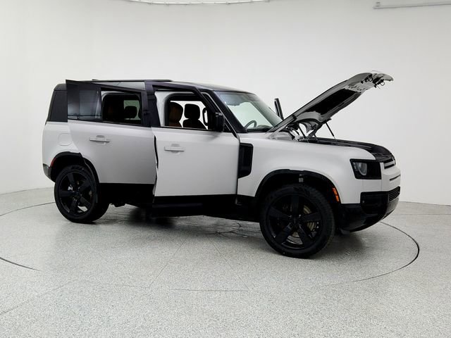 New 2026 Land Rover Defender 110 X-Dynamic SE image 10