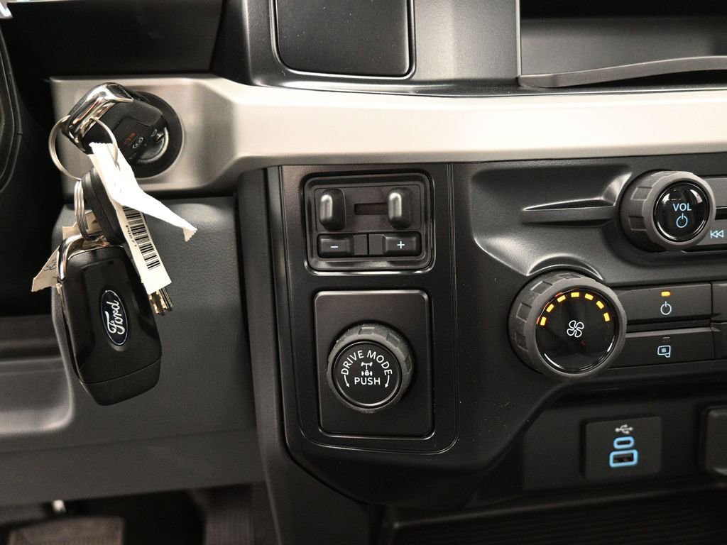 New 2025 Ford F350 XL w/ XL Chrome Package image 15