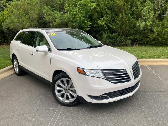 Used 2018 Lincoln MKT AWD image 1