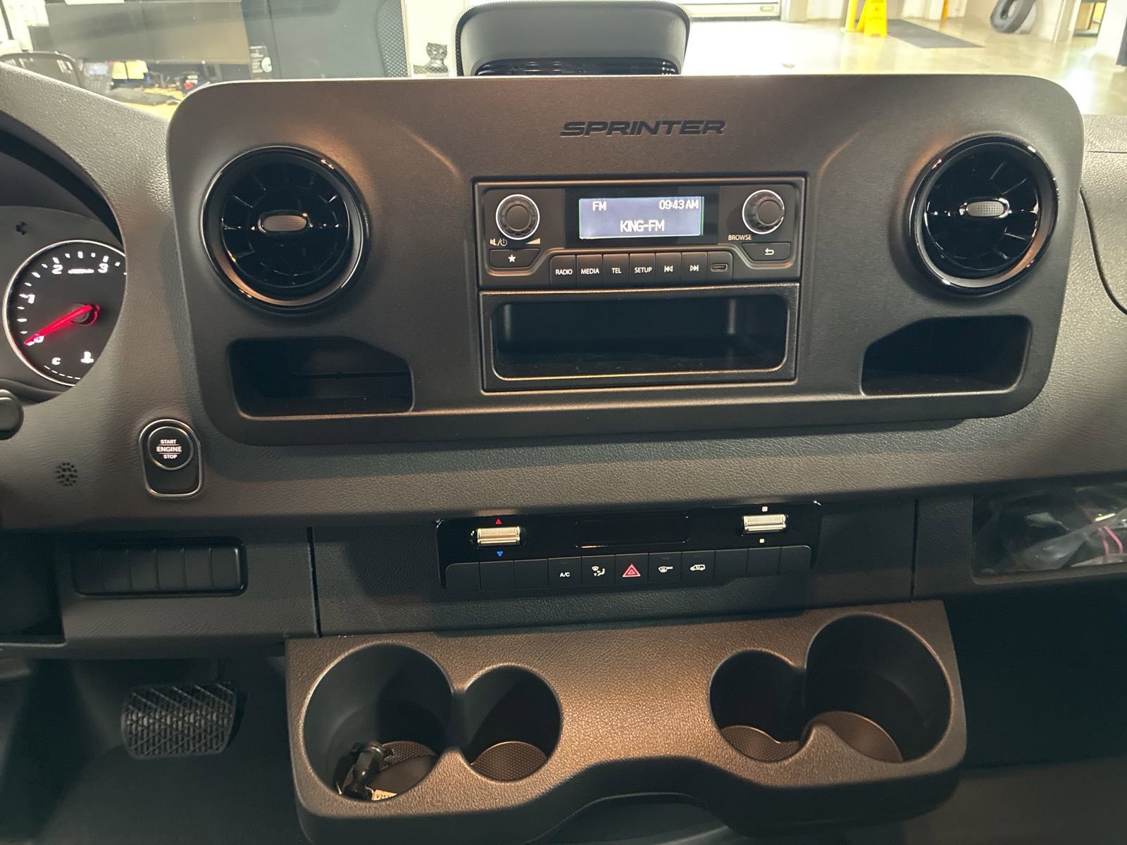 New 2025 Mercedes-Benz Sprinter 2500 image 9
