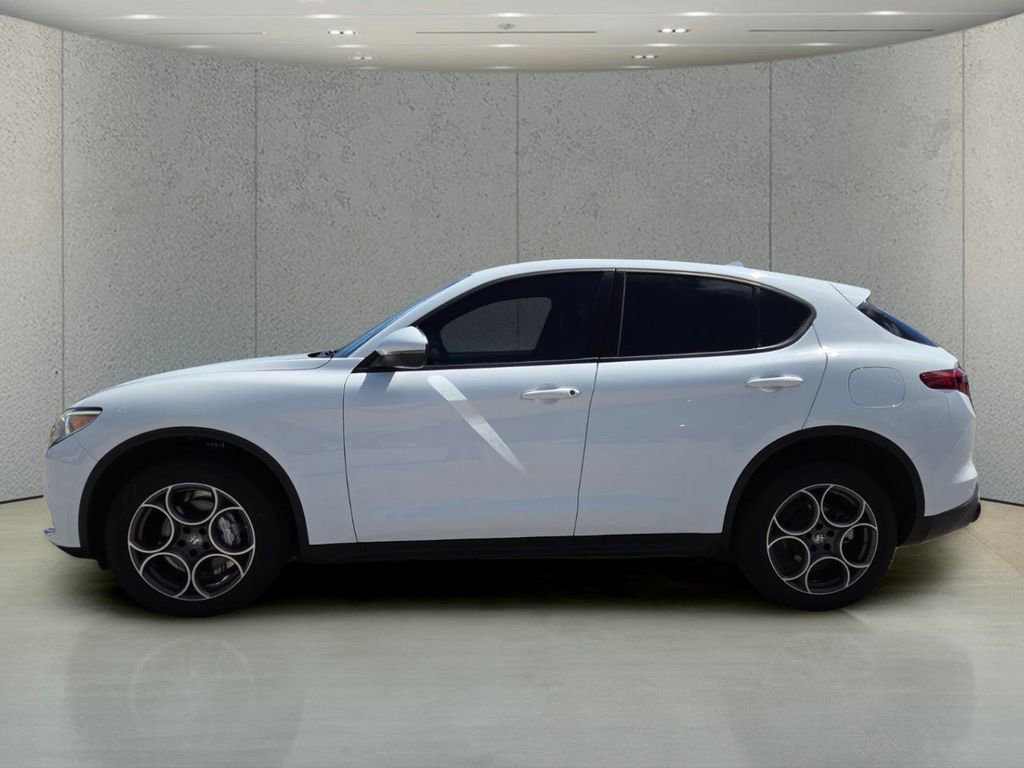Used 2023 Alfa Romeo Stelvio Sprint image 6