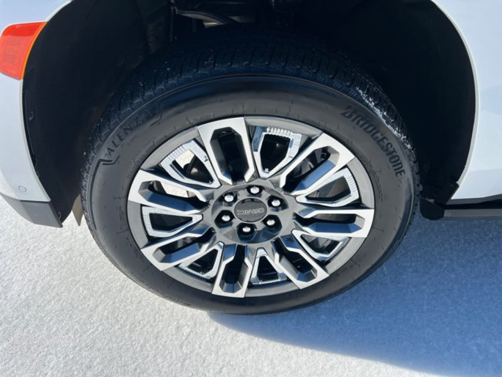 Used 2024 GMC Yukon XL Denali Ultimate AWD/4WD image 10