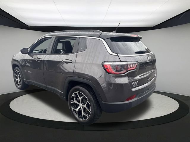 Used 2024 Jeep Compass Limited image 11