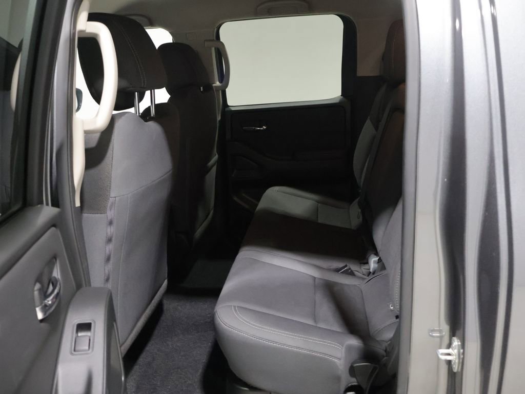 Used 2024 Nissan Frontier SV image 18