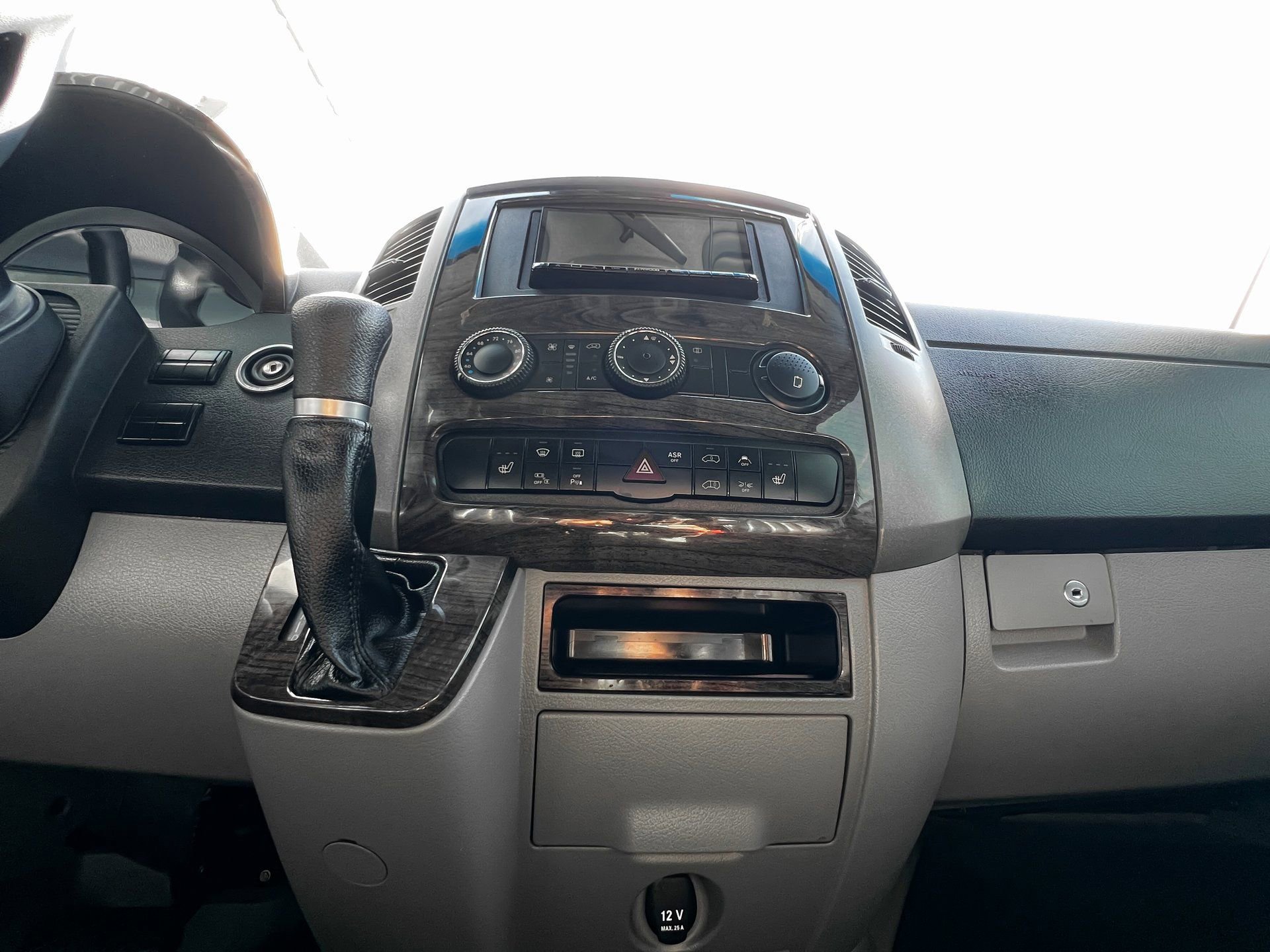 Used 2015 Mercedes-Benz Sprinter 3500 image 23