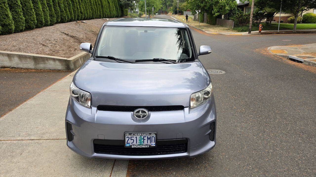 Used 2012 Scion xB FWD image 2