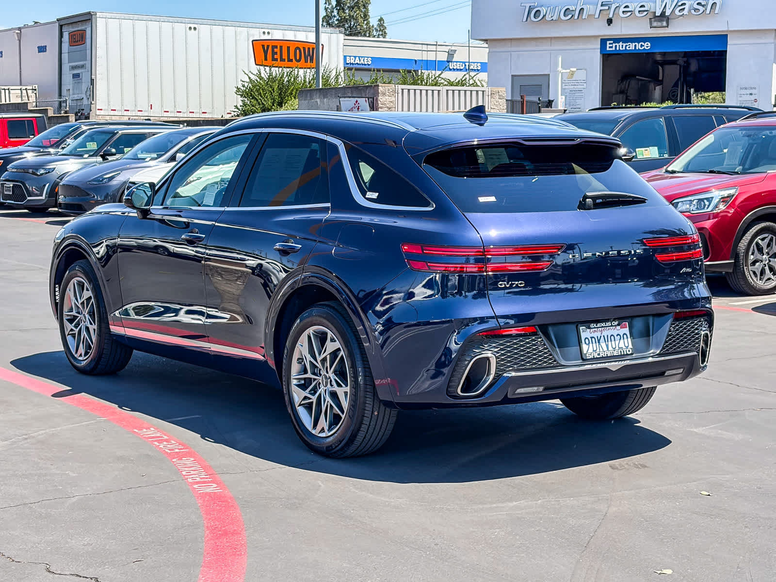 Used 2022 Genesis GV70 2.5T w/ Select Package AWD/4WD image 2