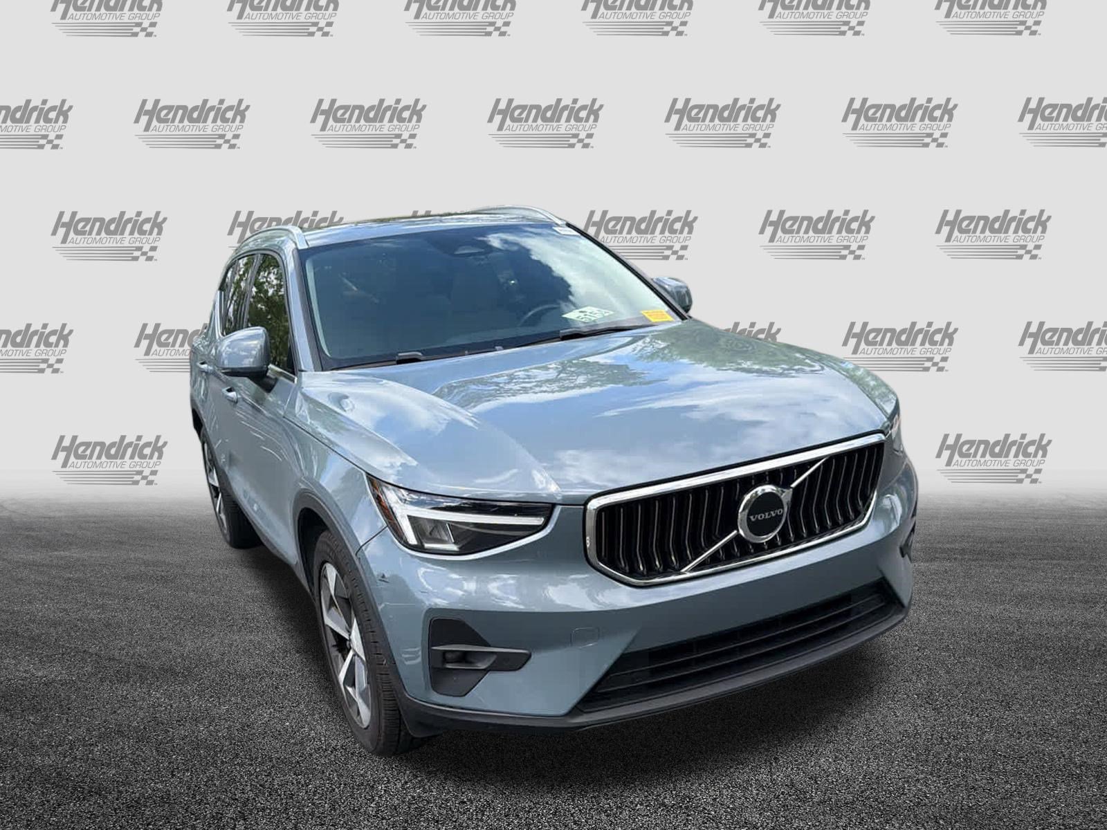Certified 2023 Volvo XC40 B5 Plus w/ Protection Package Premier image 3