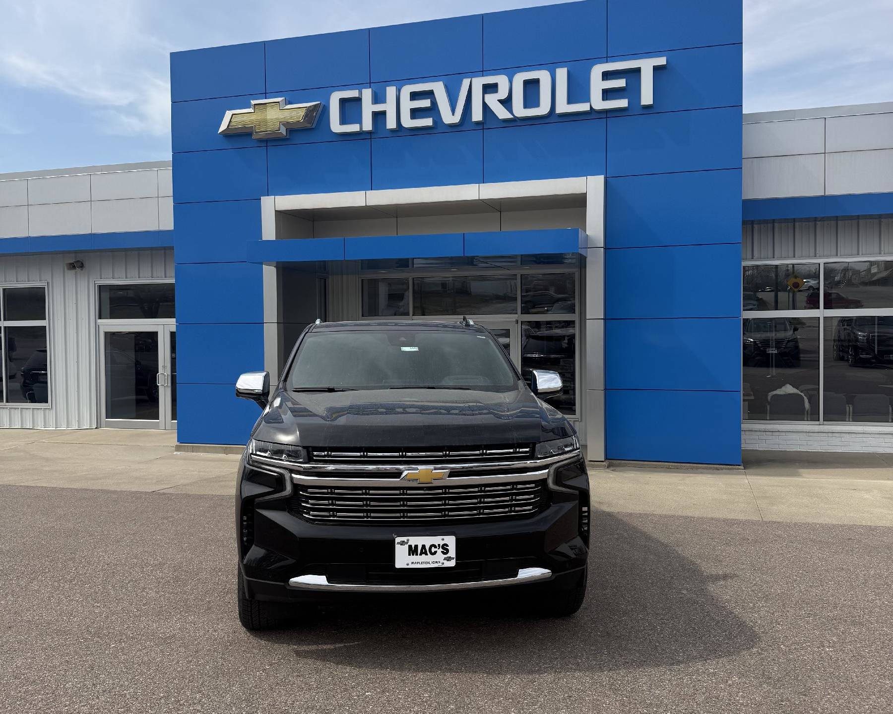 Used 2024 Chevrolet Suburban Premier w/ Premium Package 2 image 3