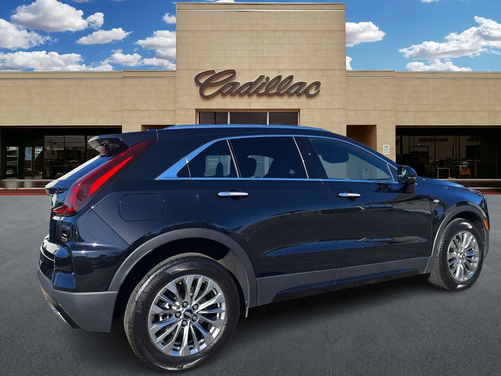 Used 2024 Cadillac XT4 Premium Luxury image 3
