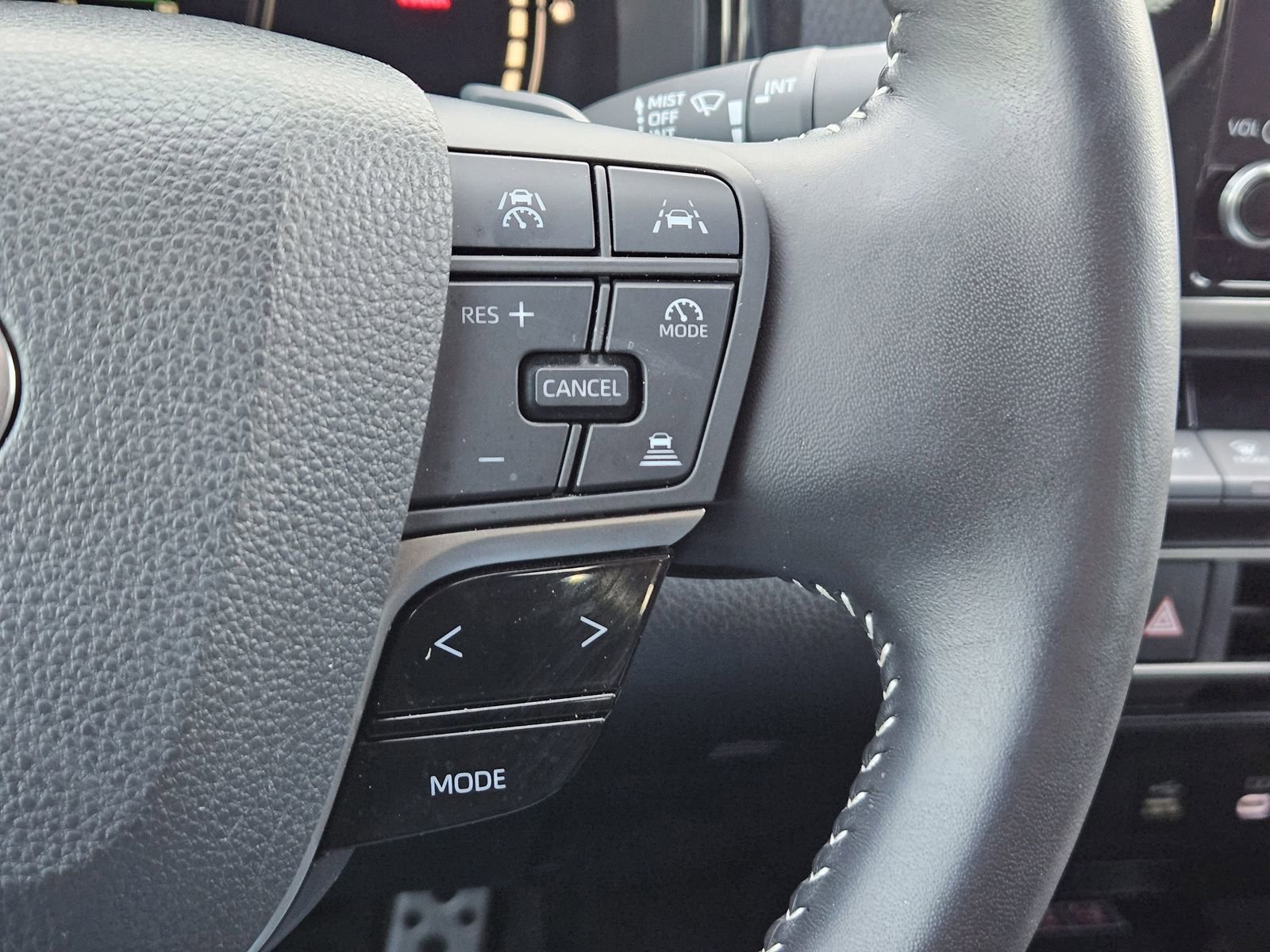 Used 2025 Toyota Camry SE w/ Convenience Package image 28