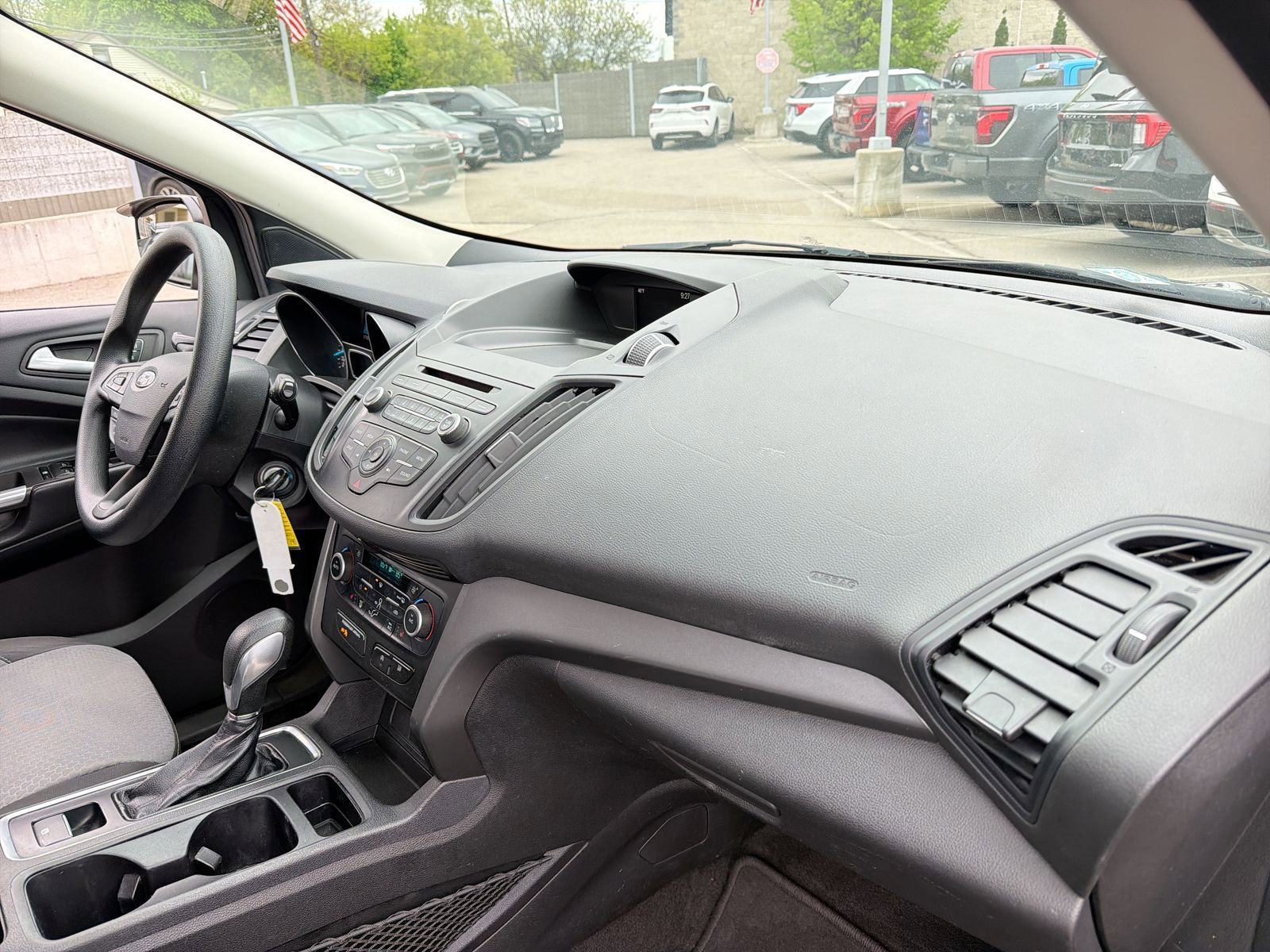 Used 2018 Ford Escape SE FWD image 18