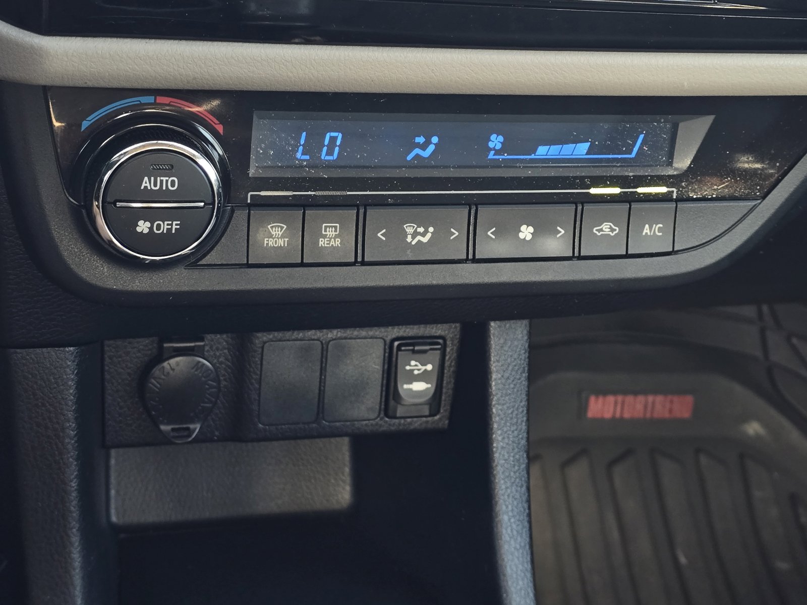 Used 2016 Toyota Corolla LE image 19