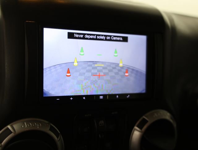 Used 2017 Jeep Wrangler Unlimited Rubicon image 11