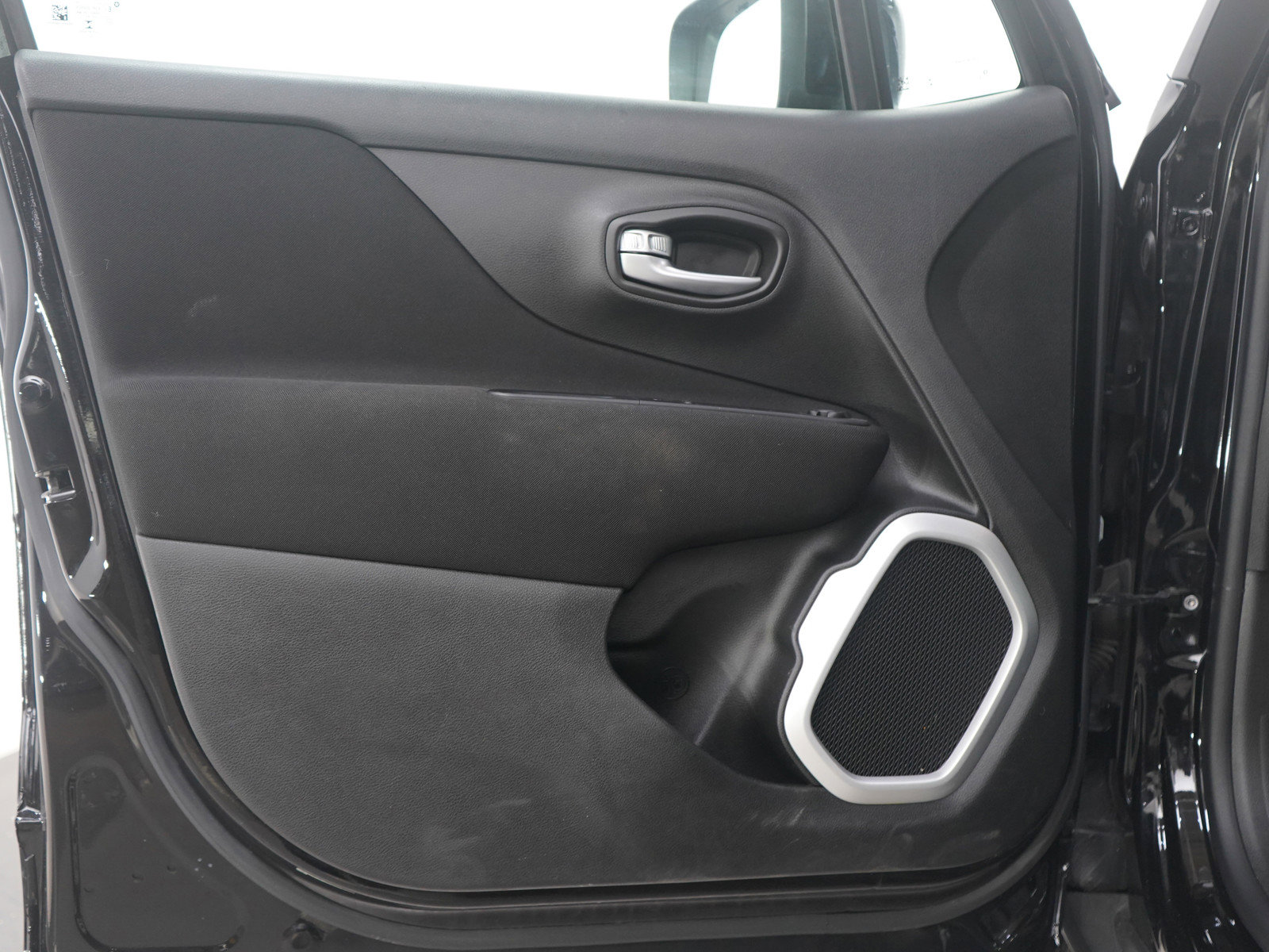 Used 2019 Jeep Renegade Latitude w/ Popular Equipment Group image 20