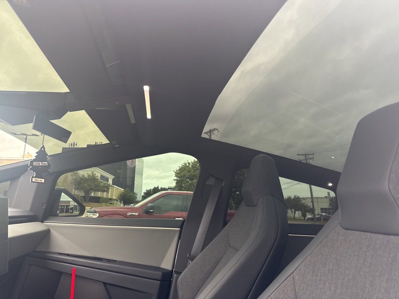 Used 2025 Tesla Cybertruck 2WD Crew Cab image 9