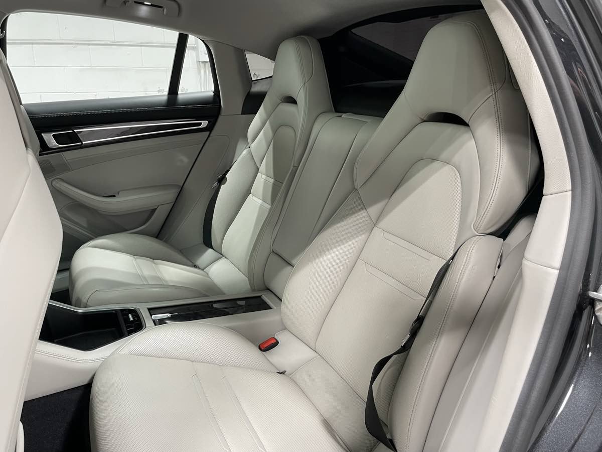Used 2018 Porsche Panamera 4 w/ Premium Package AWD/4WD image 17