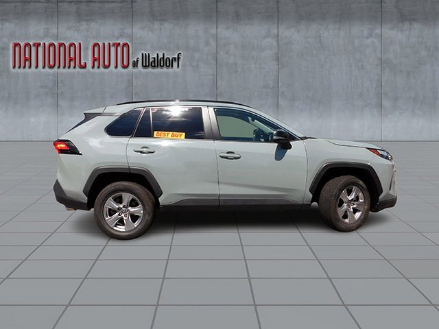 Used 2022 Toyota RAV4 XLE w/ Convenience Package image 4