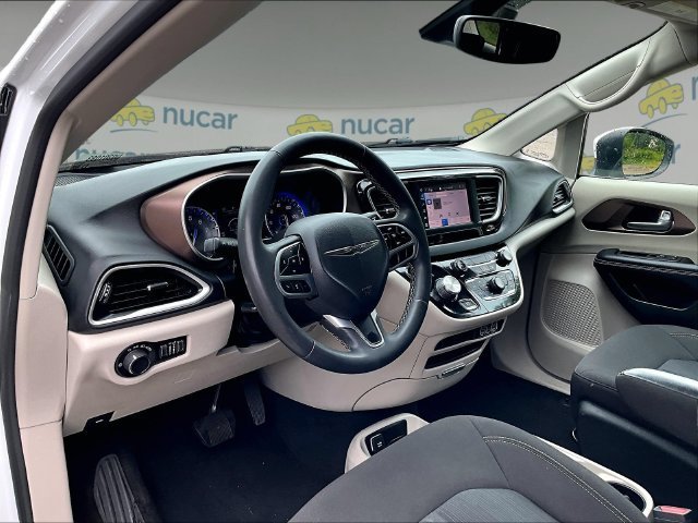 Used 2023 Chrysler Voyager LX FWD image 8