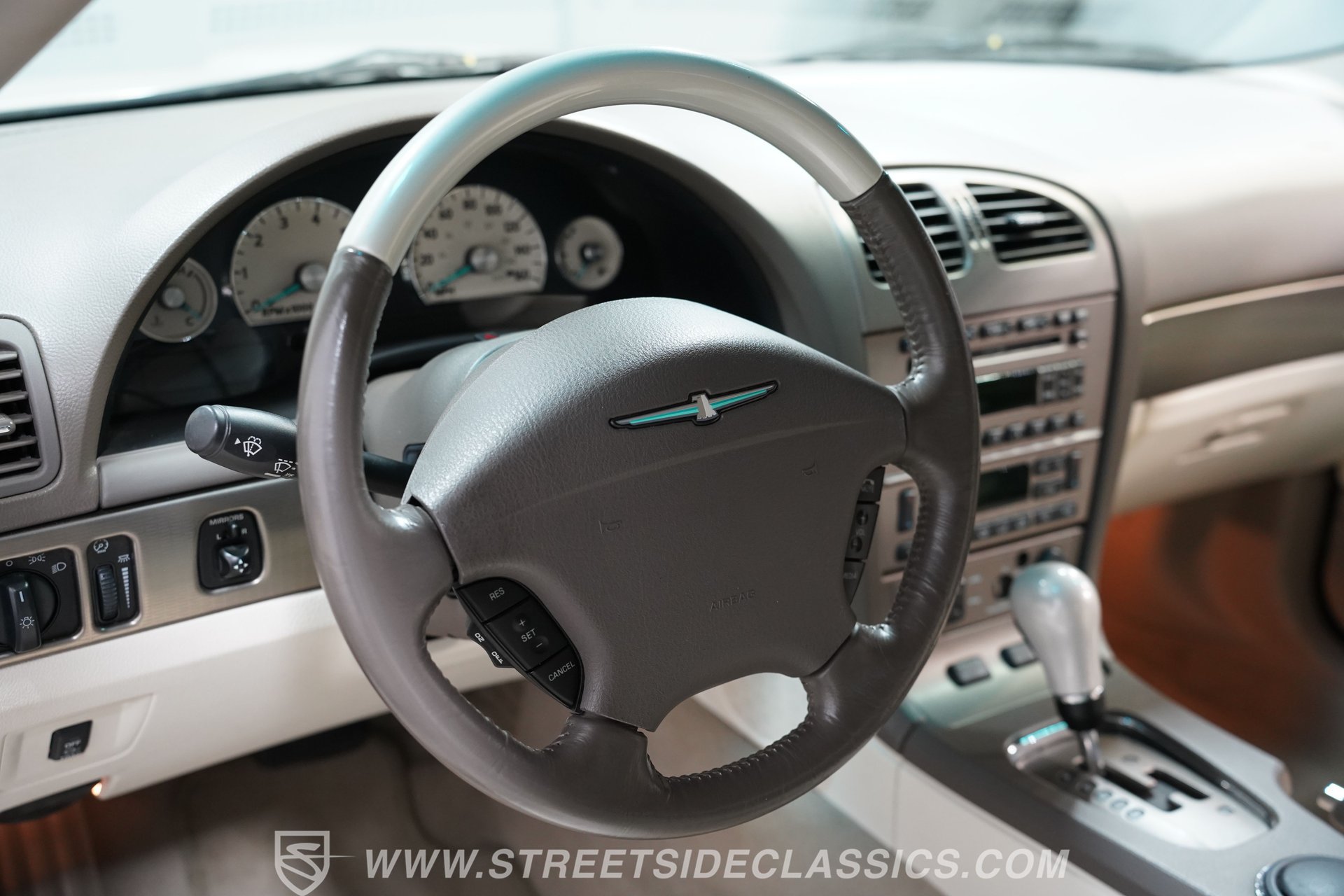 Used 2005 Ford Thunderbird 50th Anniversary RWD image 31