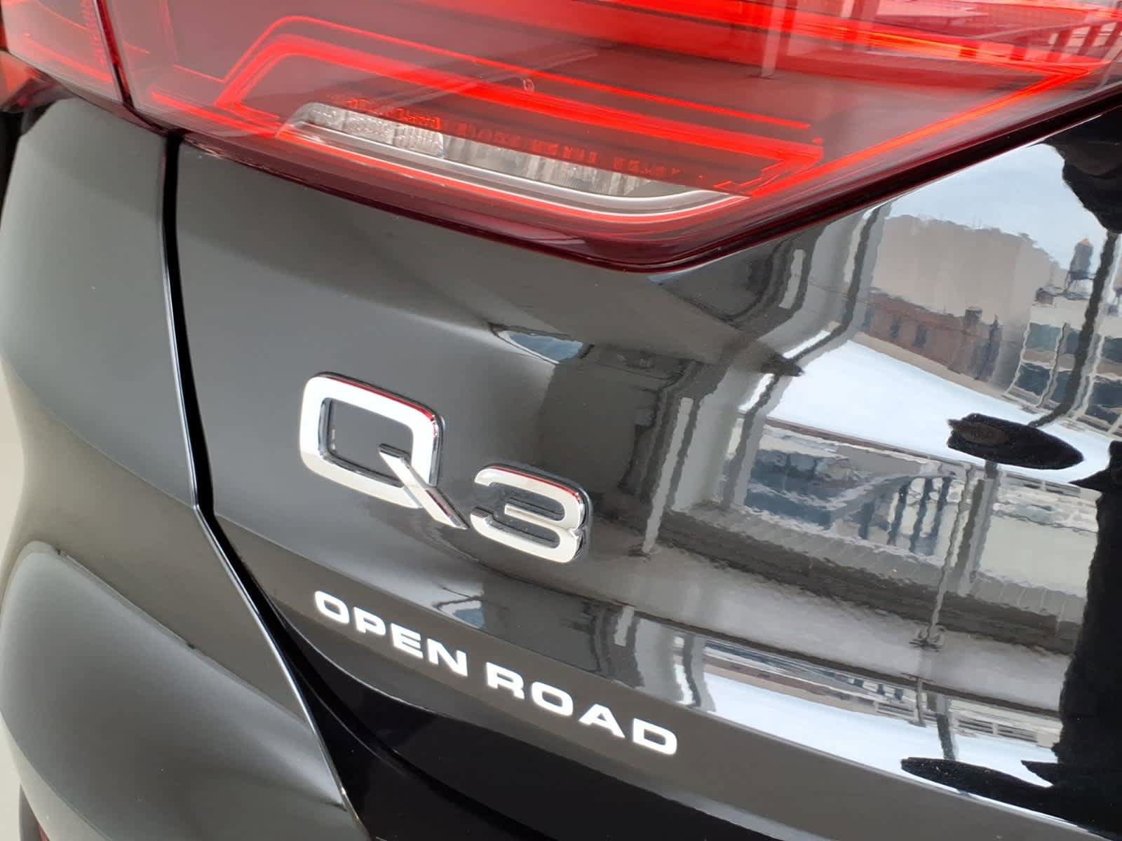 Used 2022 Audi Q3 2.0T Premium w/ Convenience Package AWD/4WD image 18