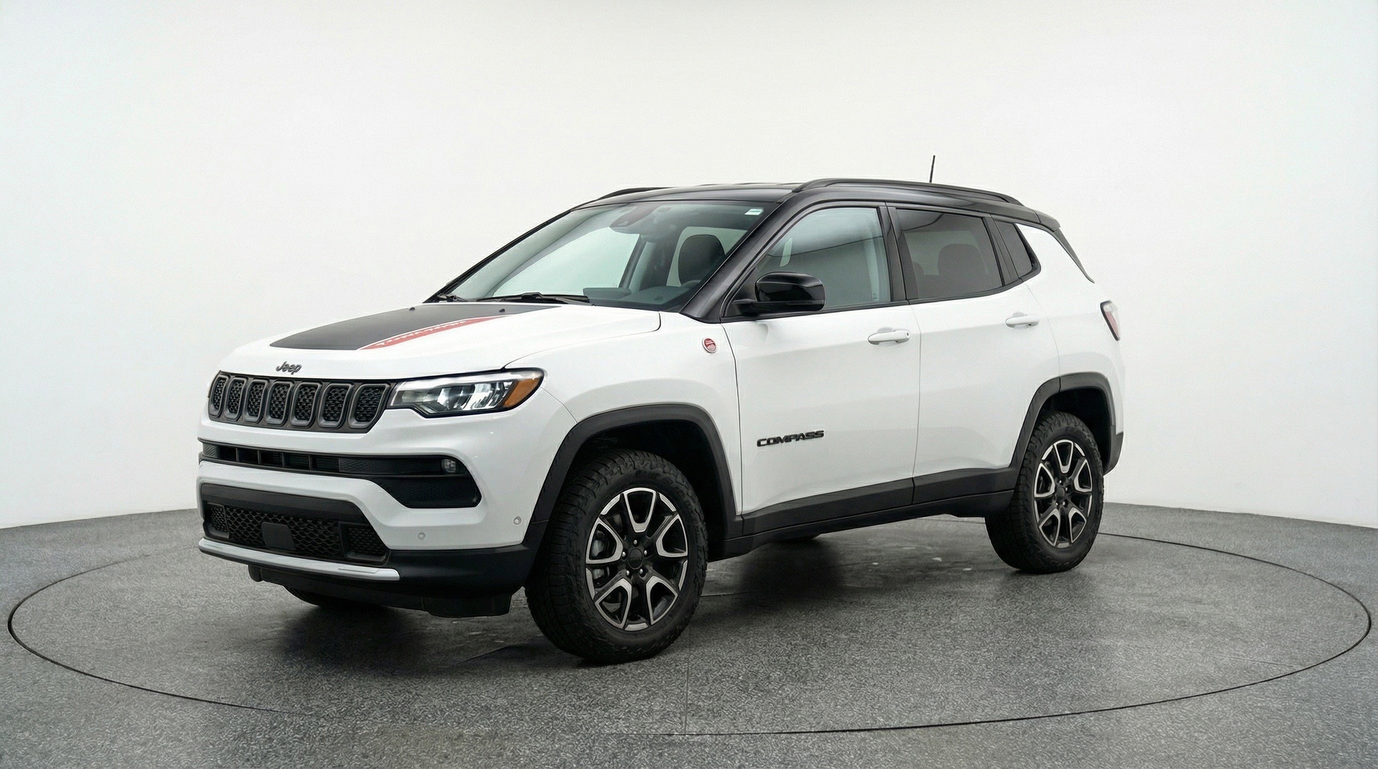 Used 2025 Jeep Compass Trailhawk image 3