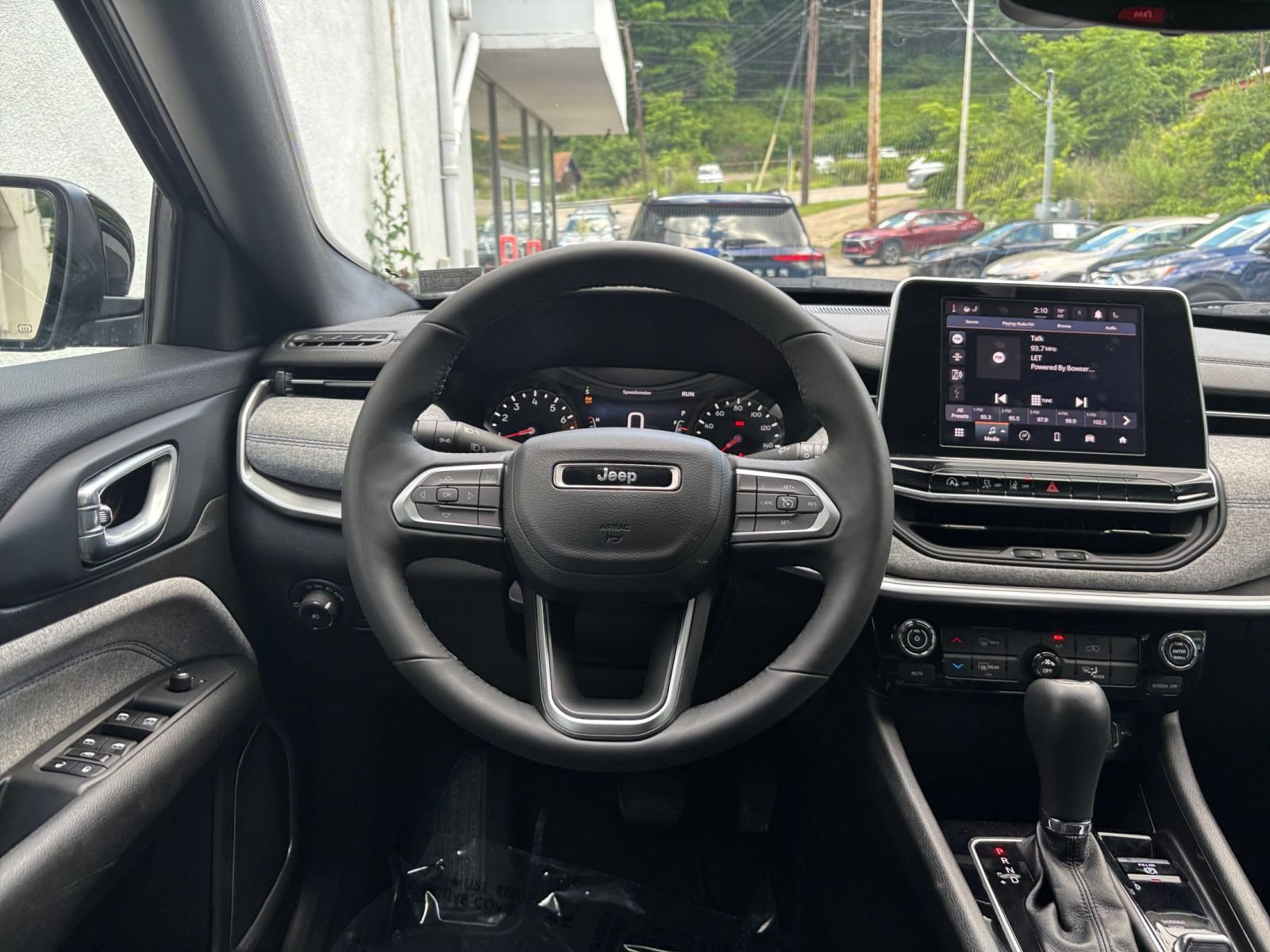 Used 2025 Jeep Compass Latitude AWD/4WD image 35