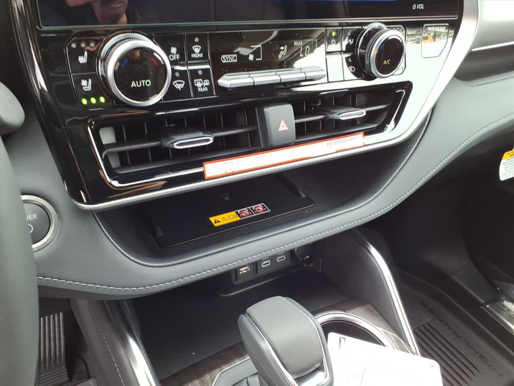 New 2026 Toyota Highlander Platinum AWD/4WD image 14