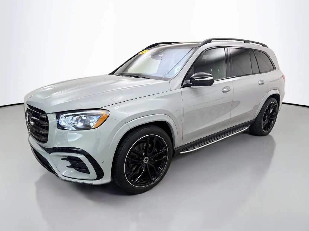 Used 2024 Mercedes-Benz GLS 580 4MATIC image 3