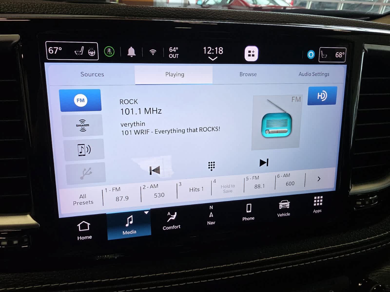 Used 2023 Chrysler Pacifica Limited FWD image 31