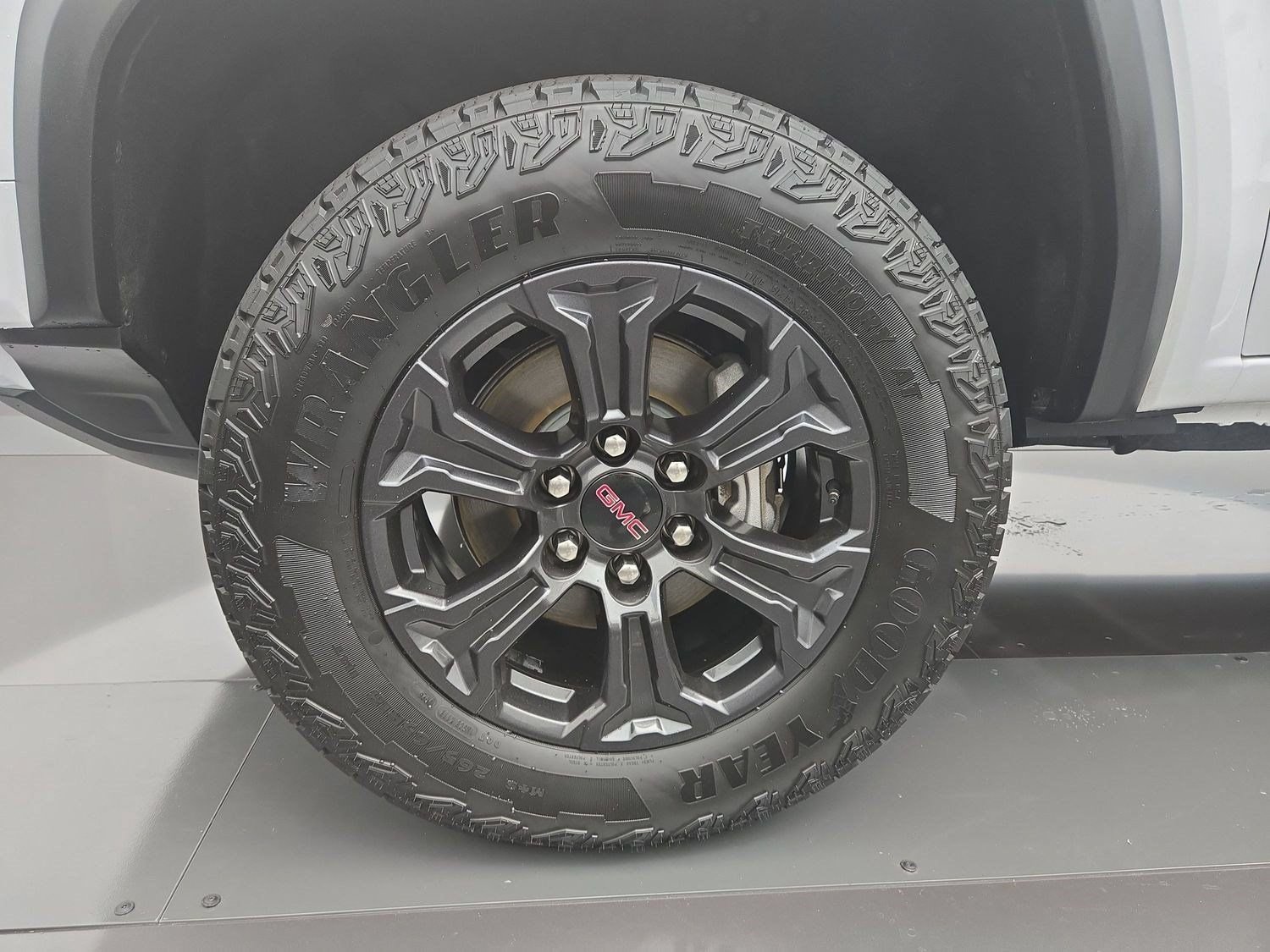 Used 2025 GMC Canyon Elevation w/ Convenience Package RWD image 29