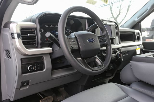 New 2025 Ford F550 4x4 Regular Cab Super Duty image 17