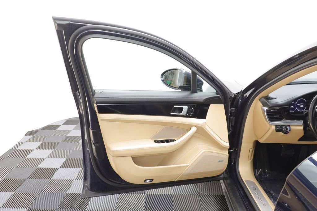 Used 2019 Porsche Panamera 4 image 5