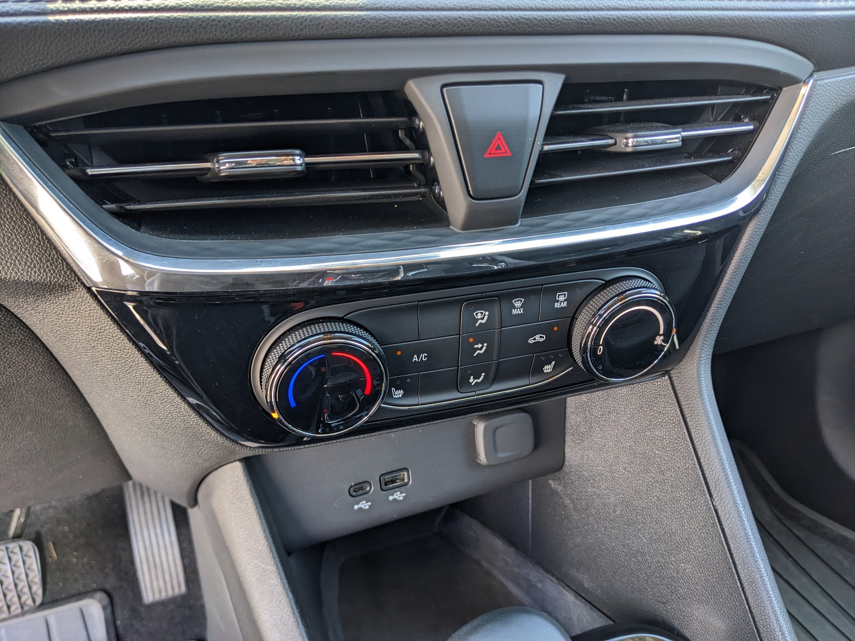 Used 2025 Buick Encore GX Sport Touring w/ Comfort Package FWD image 24