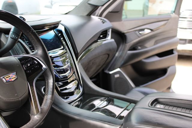 Used 2020 Cadillac Escalade ESV Platinum RWD image 23