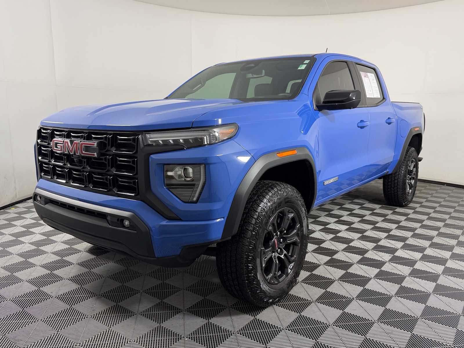 Certified 2025 GMC Canyon Elevation w/ Convenience Package AWD/4WD image 3
