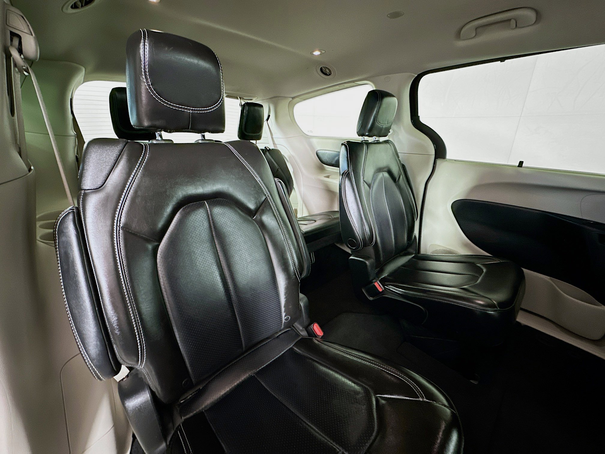 Used 2023 Chrysler Pacifica Touring-L FWD image 26