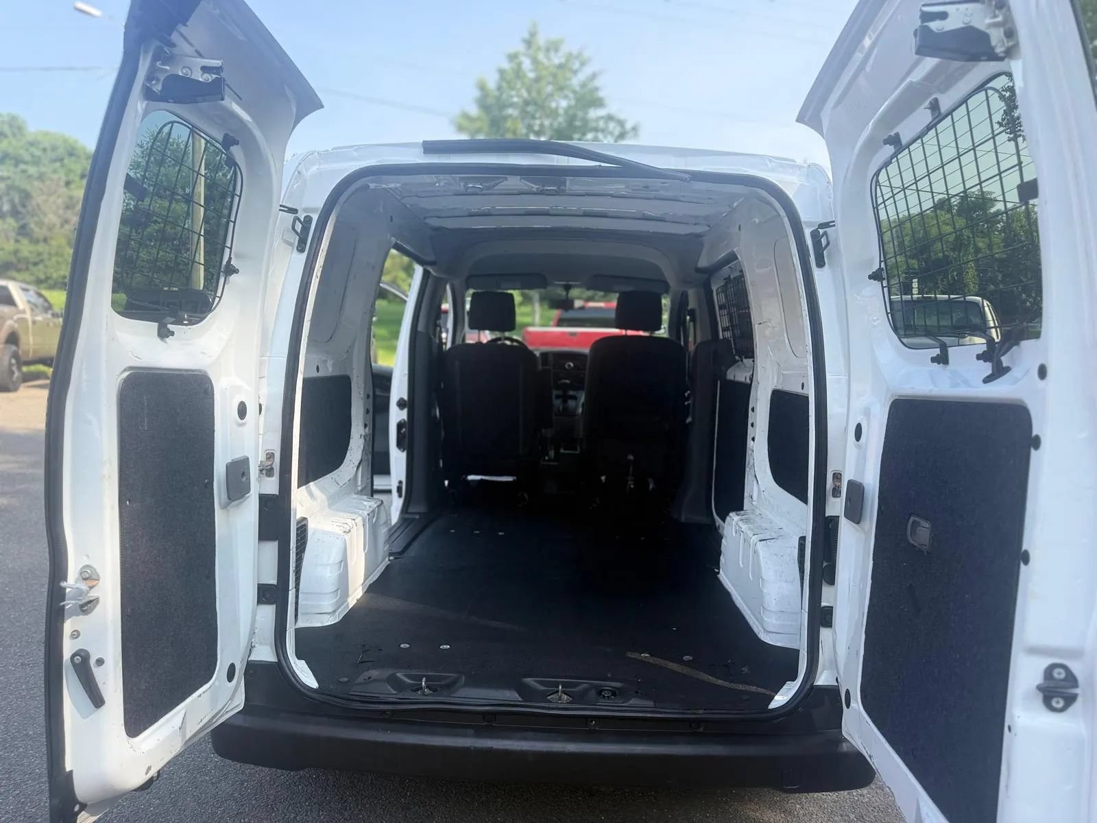 Used 2017 Nissan NV200 S FWD image 17