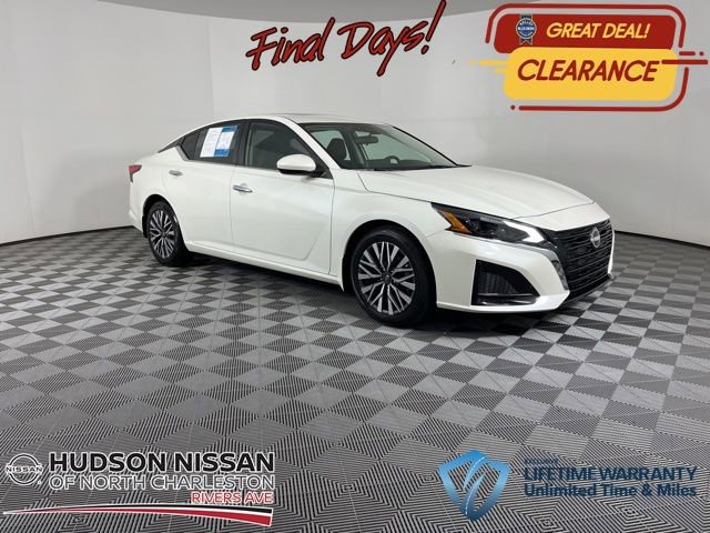 Used 2023 Nissan Altima 2.5 SV w/ SV Premium Package image 1
