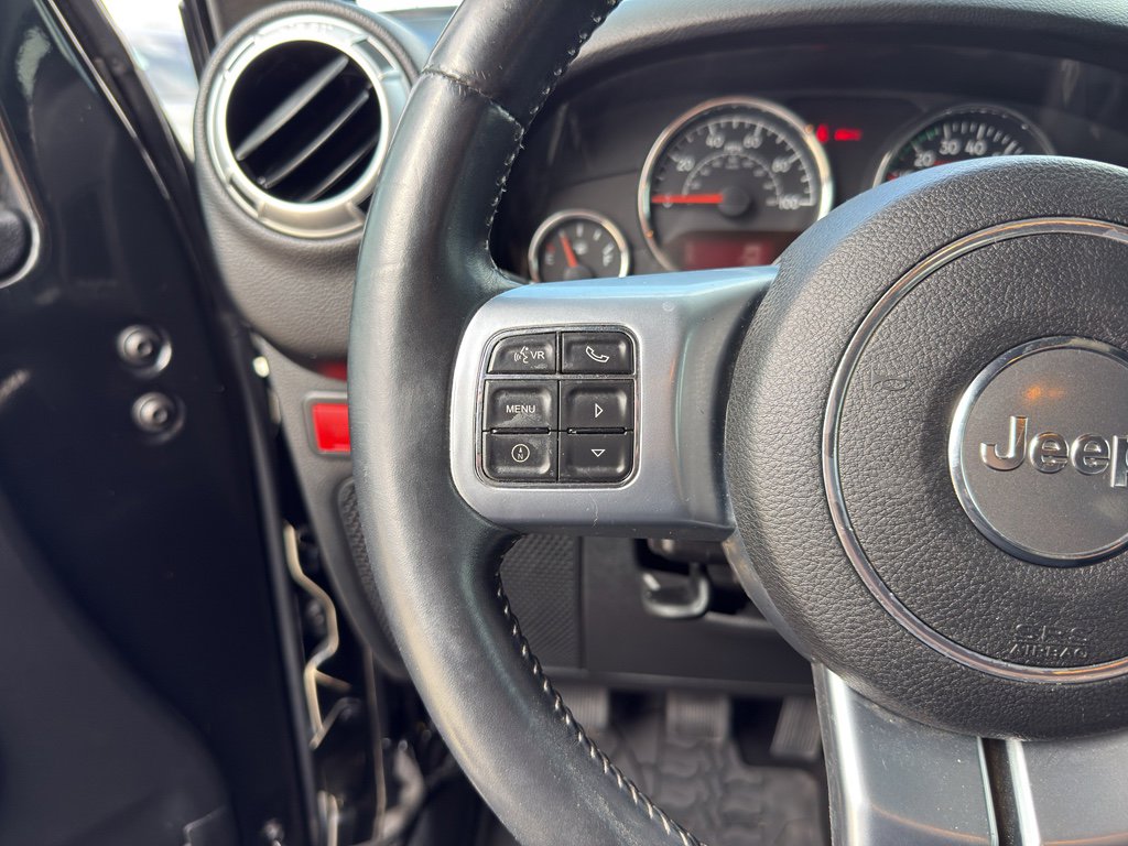 Used 2015 Jeep Wrangler Unlimited Rubicon AWD/4WD image 15