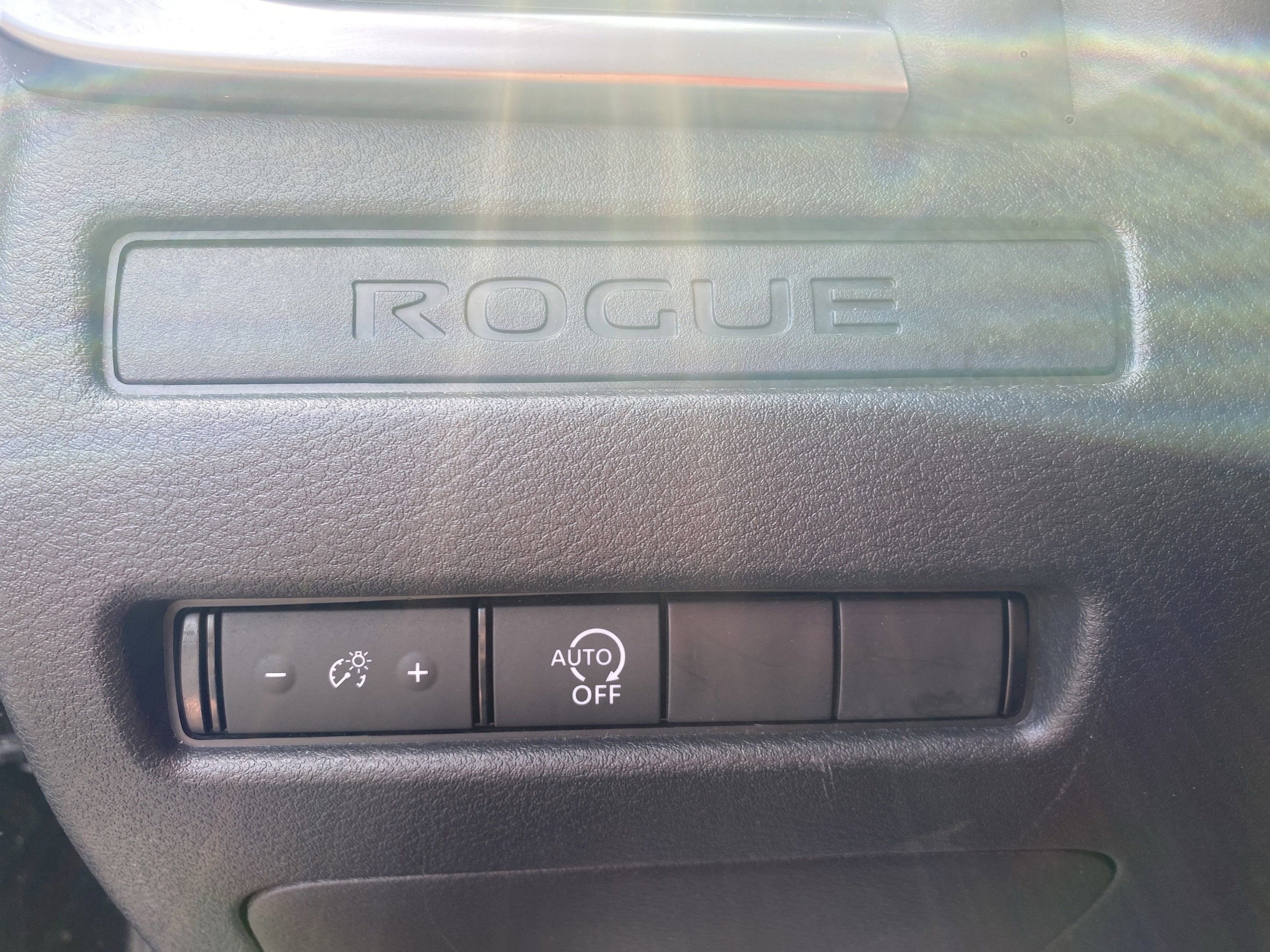 Used 2023 Nissan Rogue S image 17