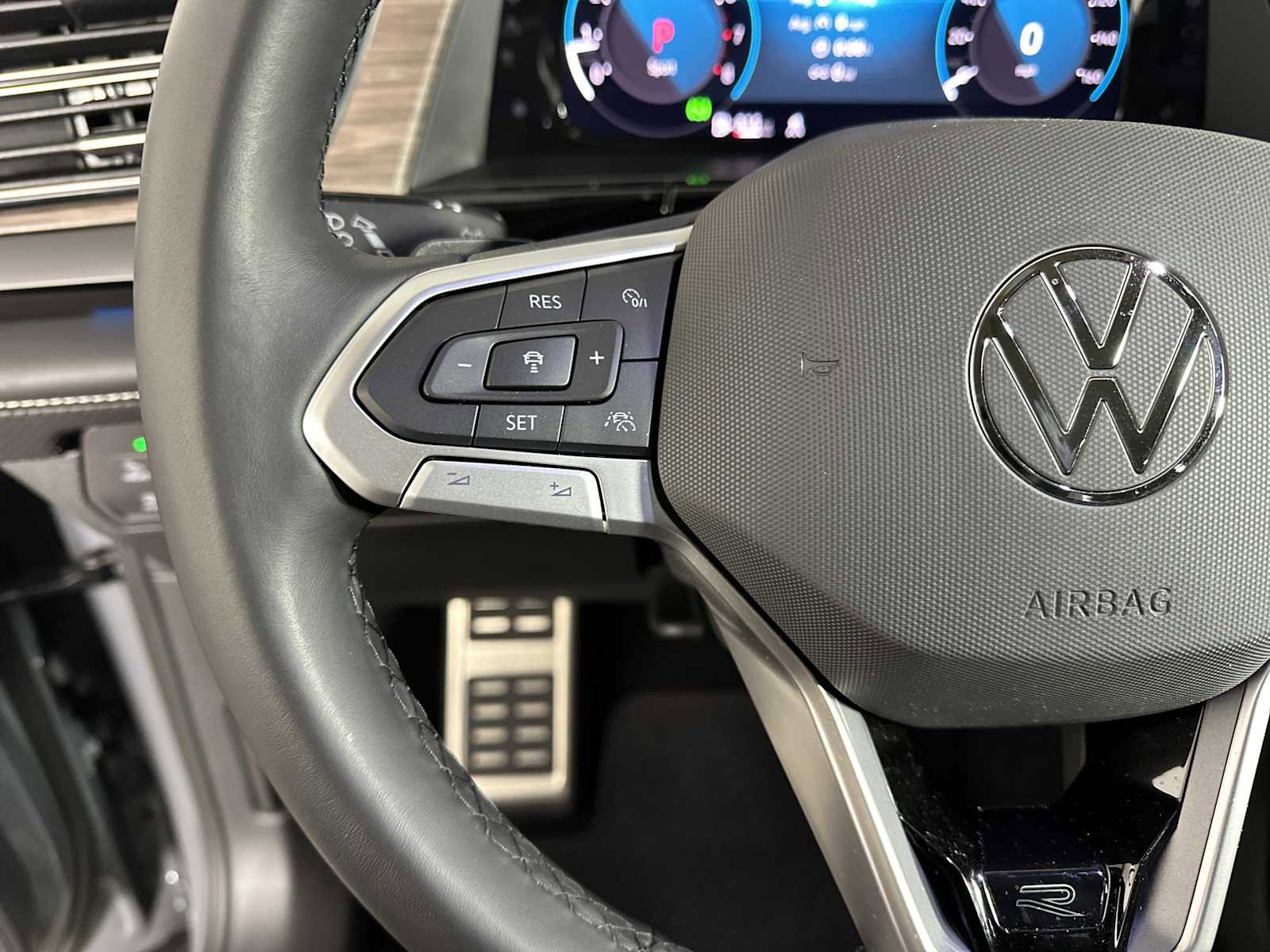 Used 2025 Volkswagen Atlas SEL Premium R-Line image 20