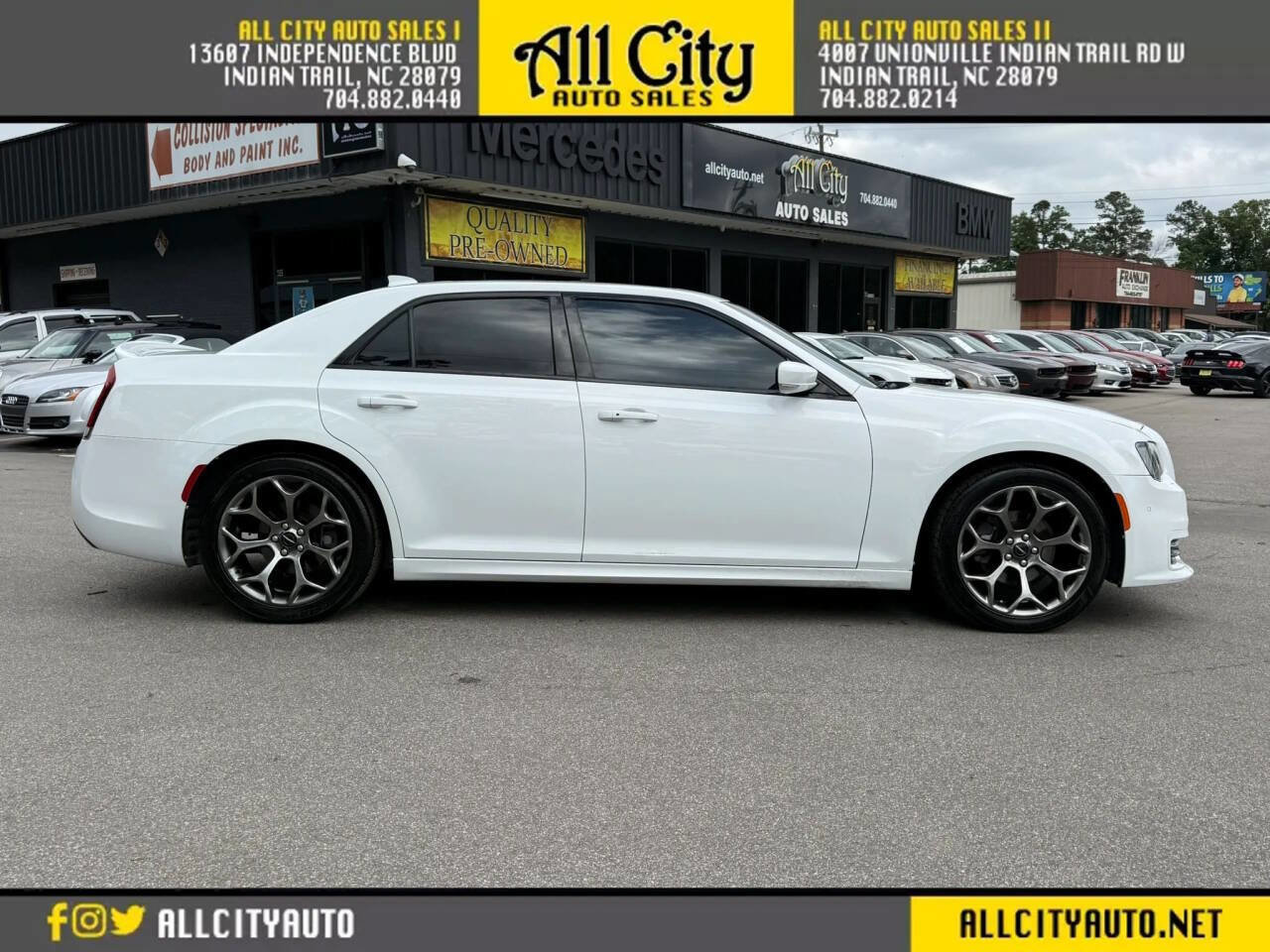 Used 2018 Chrysler 300 S w/ 300S Premium Group RWD image 8