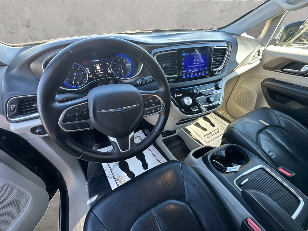 Used 2017 Chrysler Pacifica Touring-L Plus w/ Advanced Safetytec Group FWD image 31