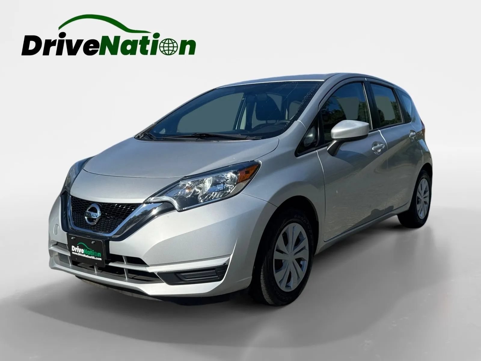 Used 2018 Nissan Versa Note S FWD image 1