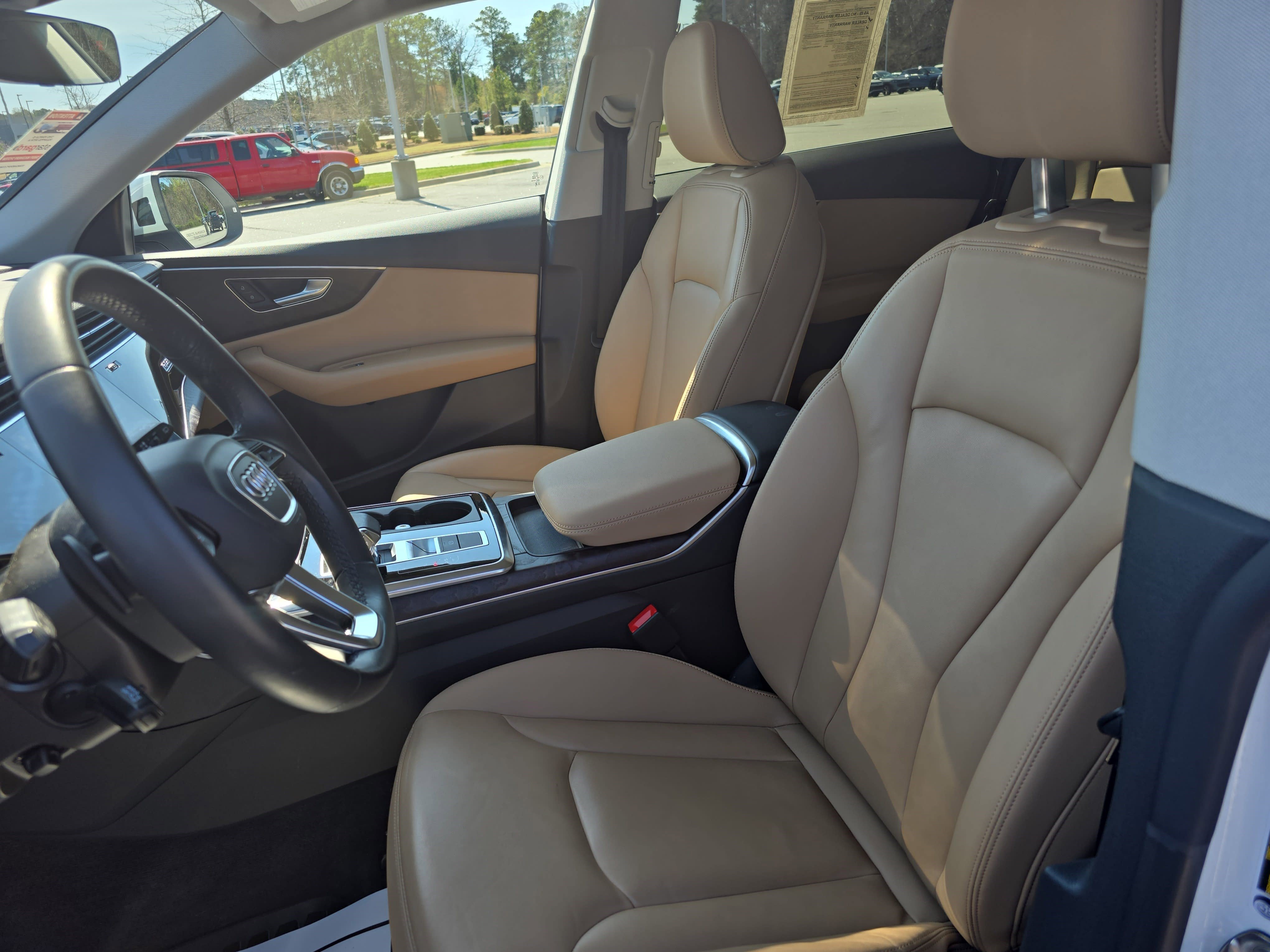 Used 2023 Audi Q8 Premium image 14