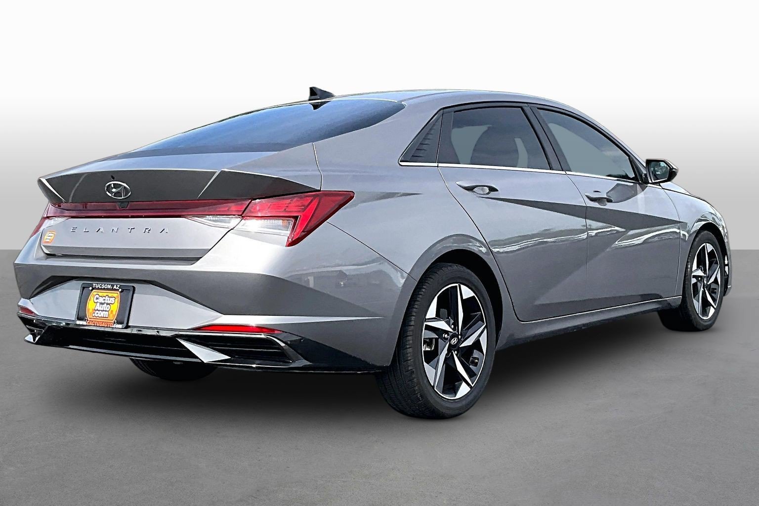 Used 2021 Hyundai Elantra SEL w/ Convenience + Premium Package FWD image 2