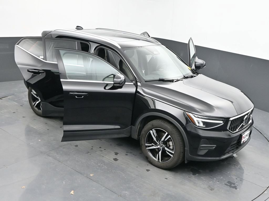 Used 2025 Volvo XC40 B5 Core AWD/4WD image 42
