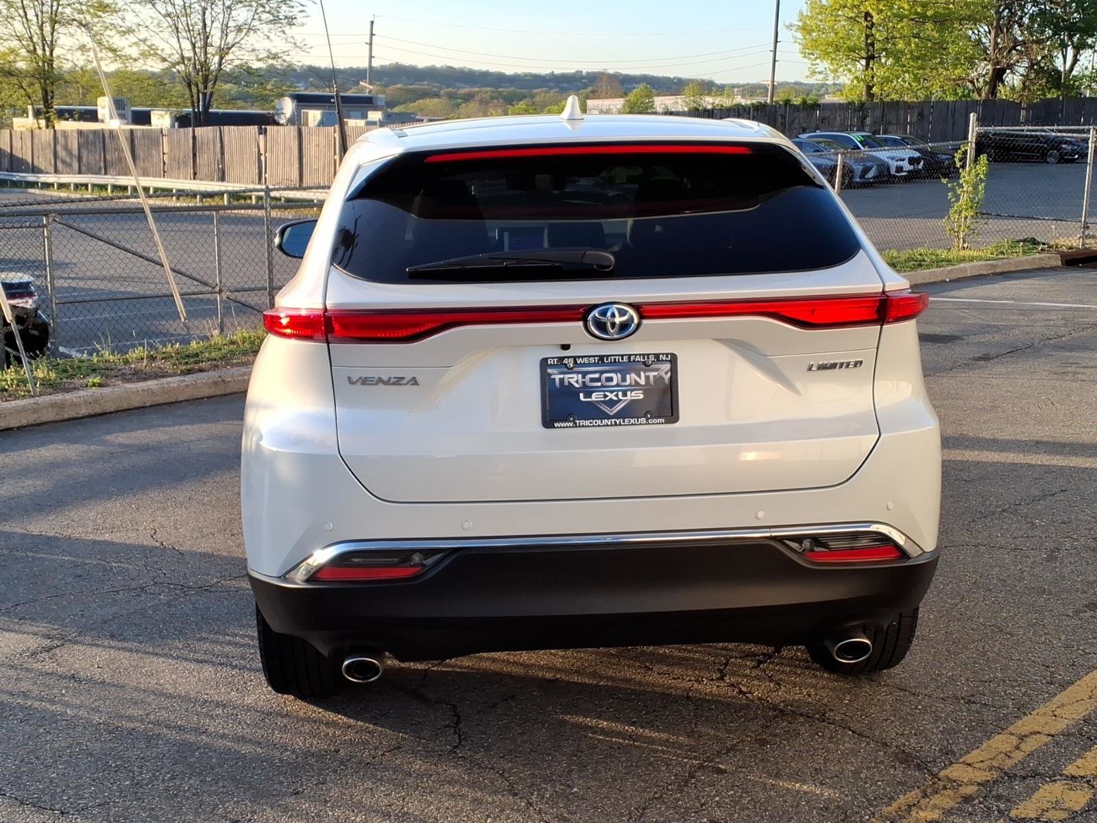 Used 2024 Toyota Venza Limited AWD/4WD image 5