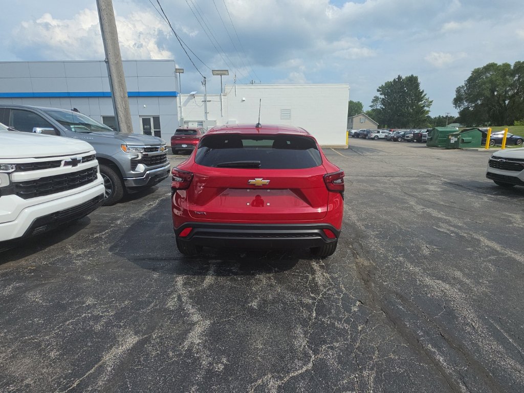 New 2026 Chevrolet Trax LS w/ LS Convenience Package FWD image 6